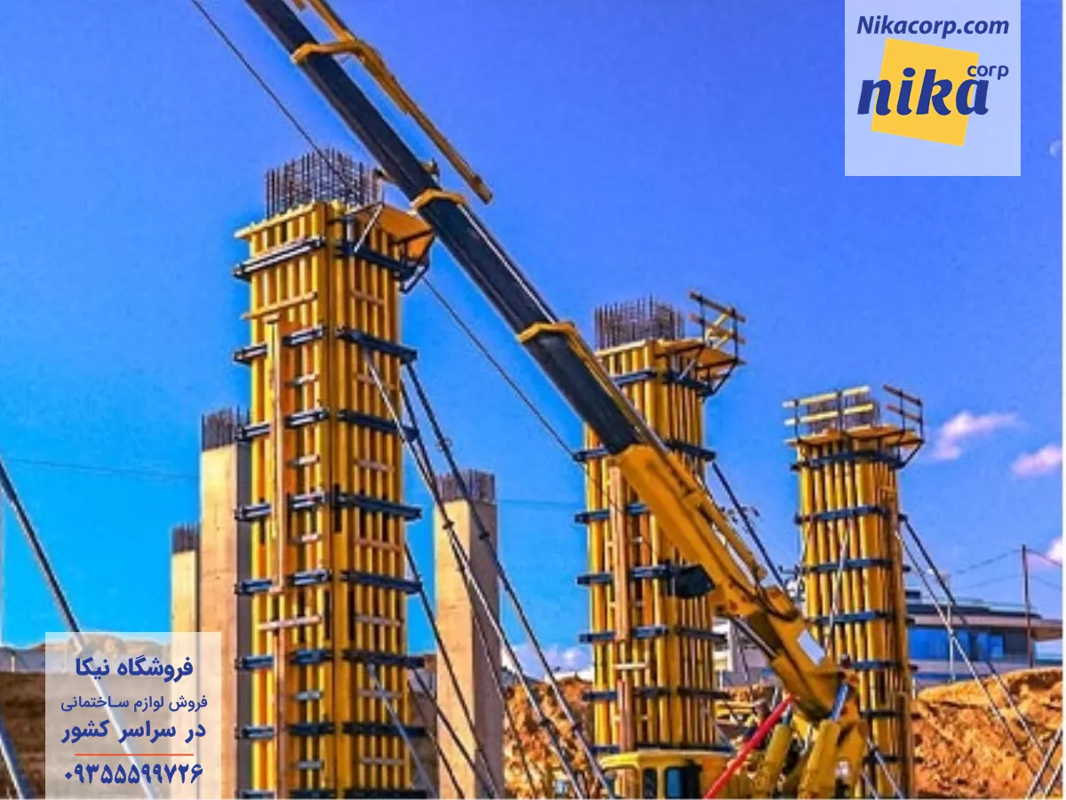 نمایی از ستون های ساخته شده توسط دستگاه ستون ریز در کارگاه ساختمانی