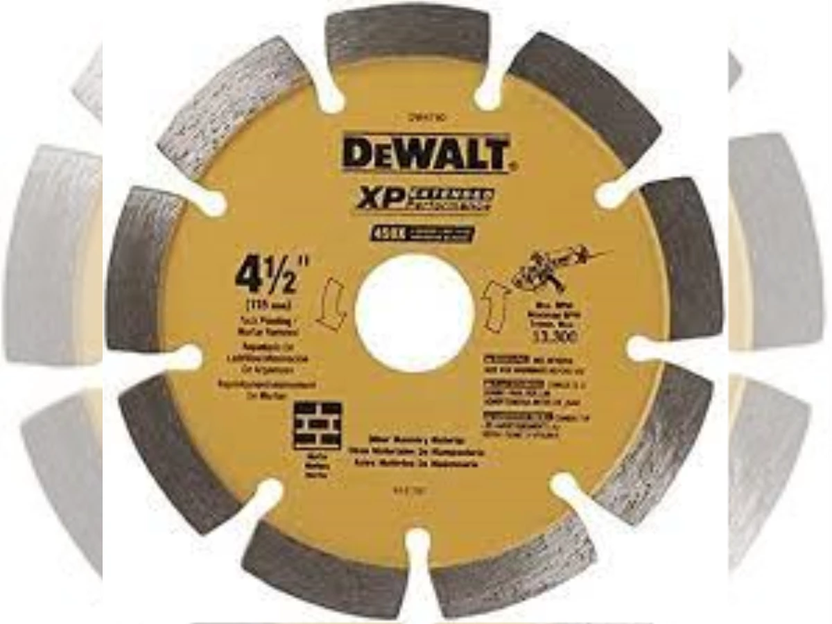 استفاده از تیغه کاتر به منظور تراشیدن آسفالت و بت