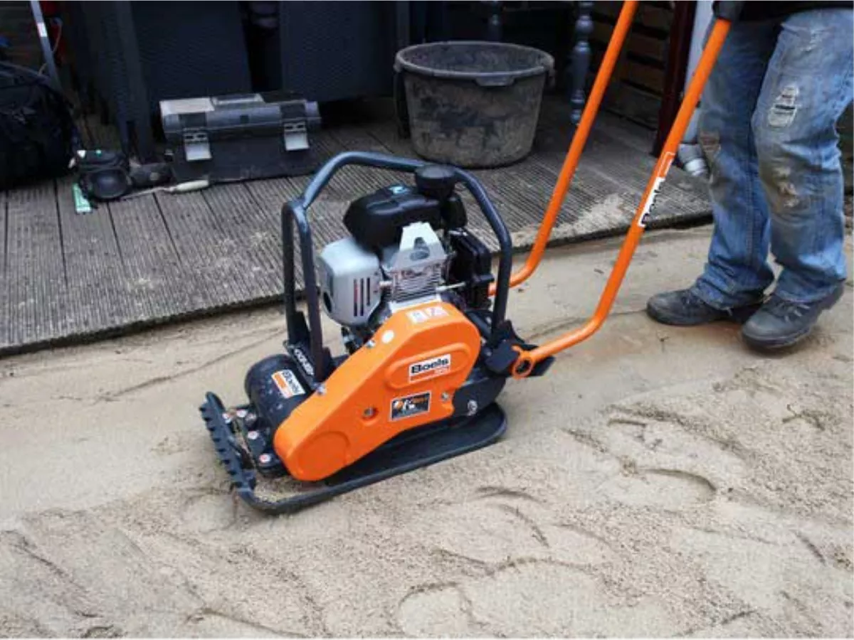 کمپکتور غلطکی جهت کوبش خاک