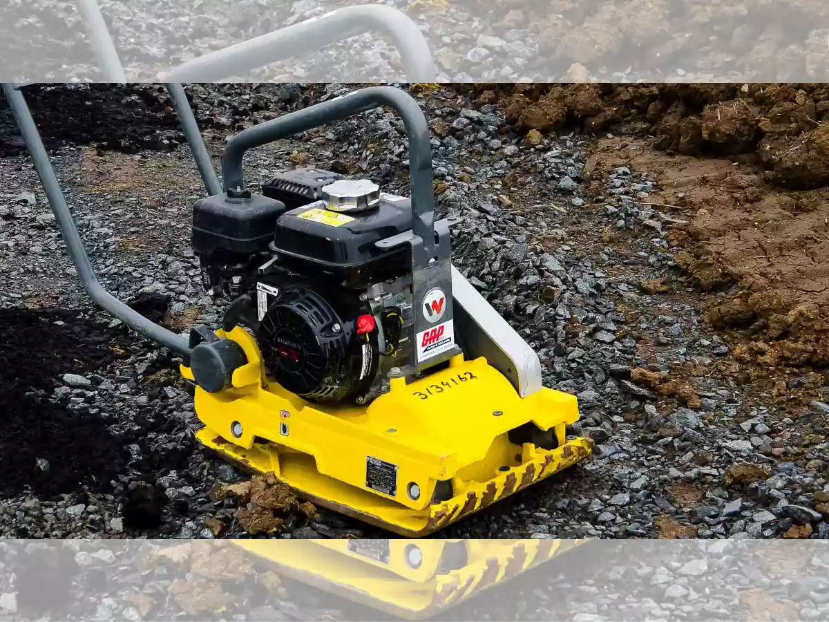 کوبش سنگ با کمپکتور صفحه ای